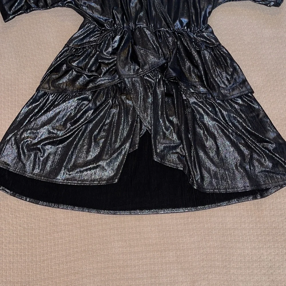 Women’s Dress - Picture 4 of 7